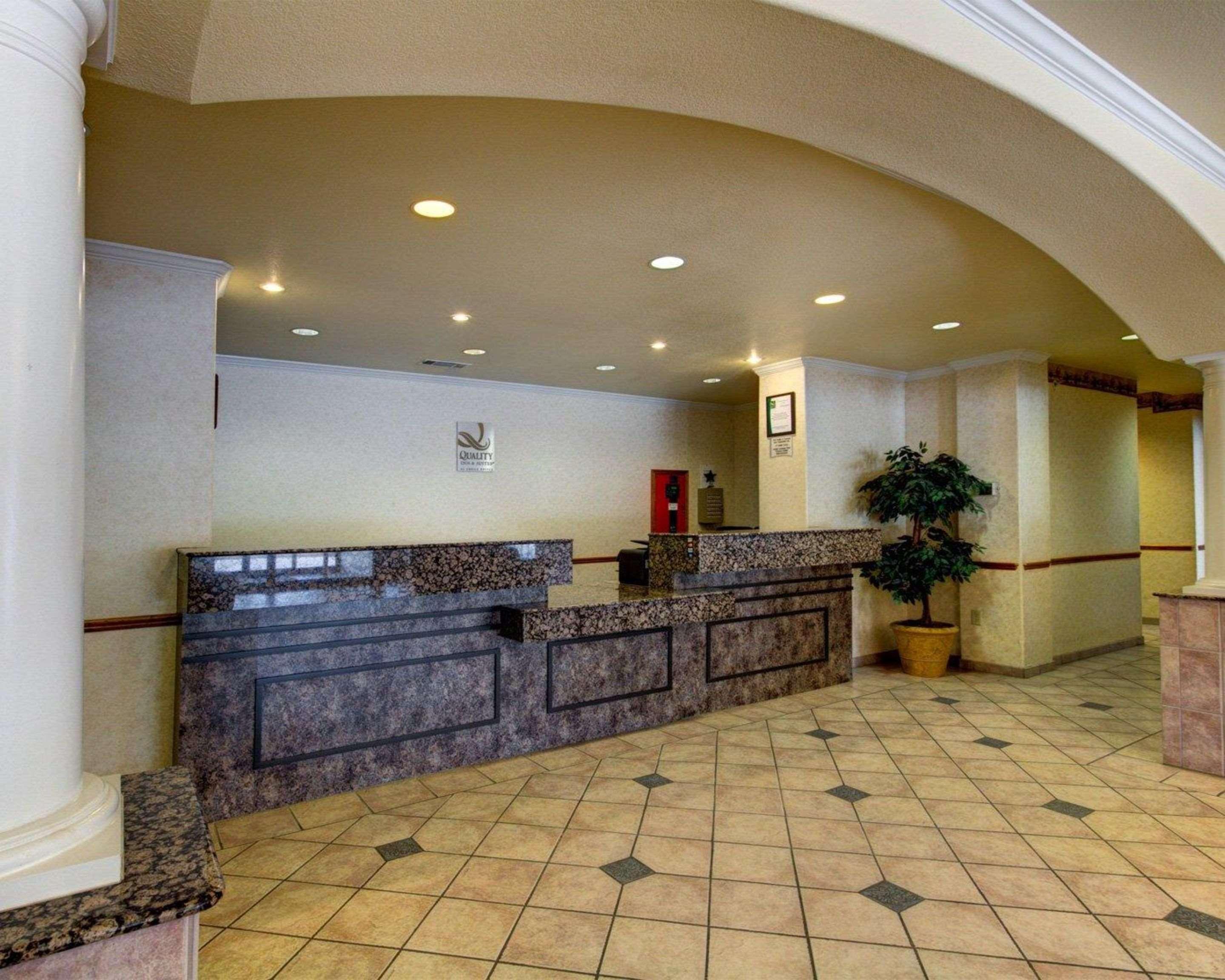 Quality Inn & Suites - גלן רוז מראה חיצוני תמונה