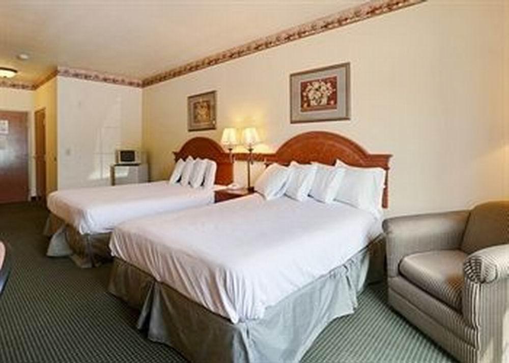 Quality Inn & Suites - גלן רוז מראה חיצוני תמונה
