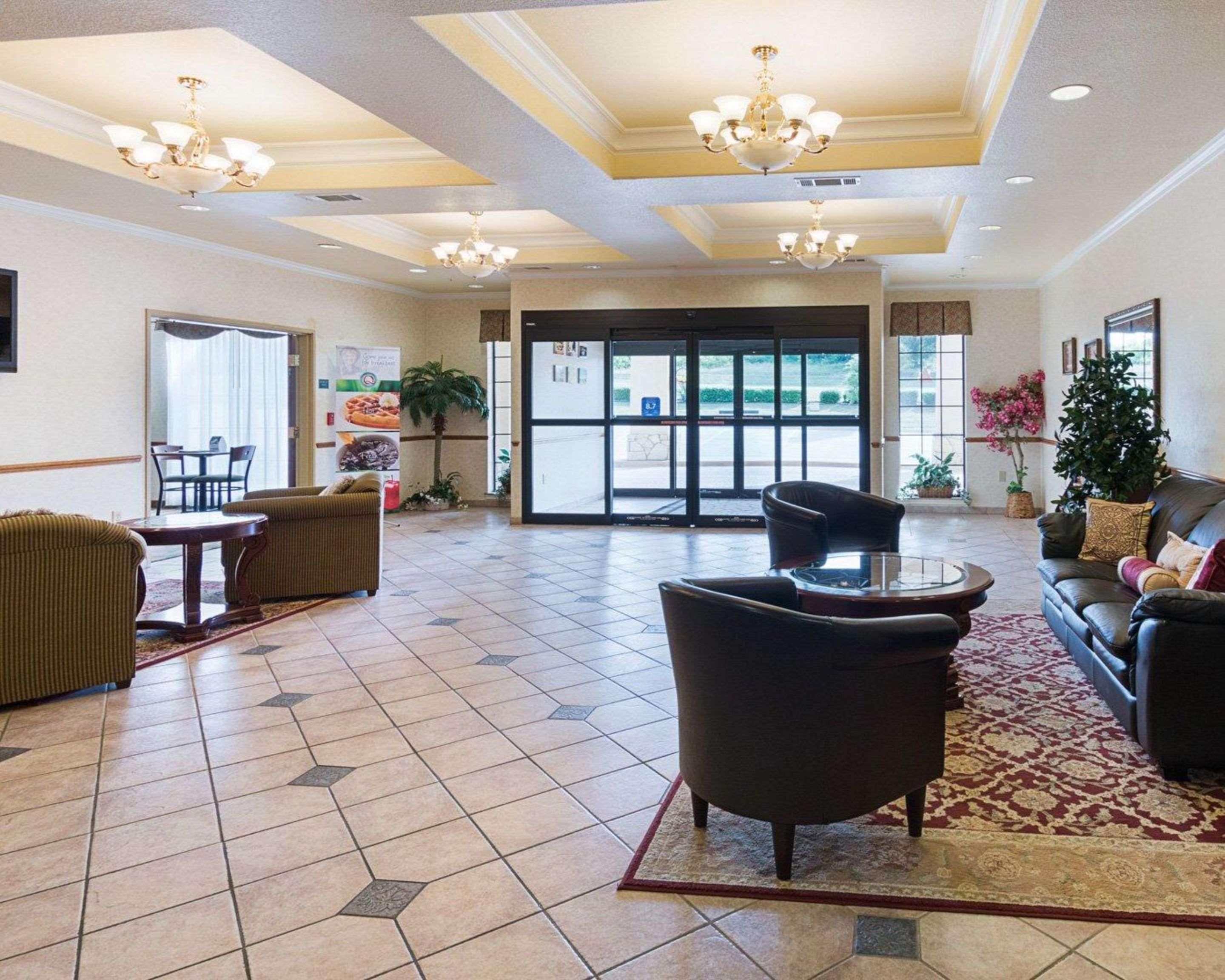 Quality Inn & Suites - גלן רוז מראה חיצוני תמונה