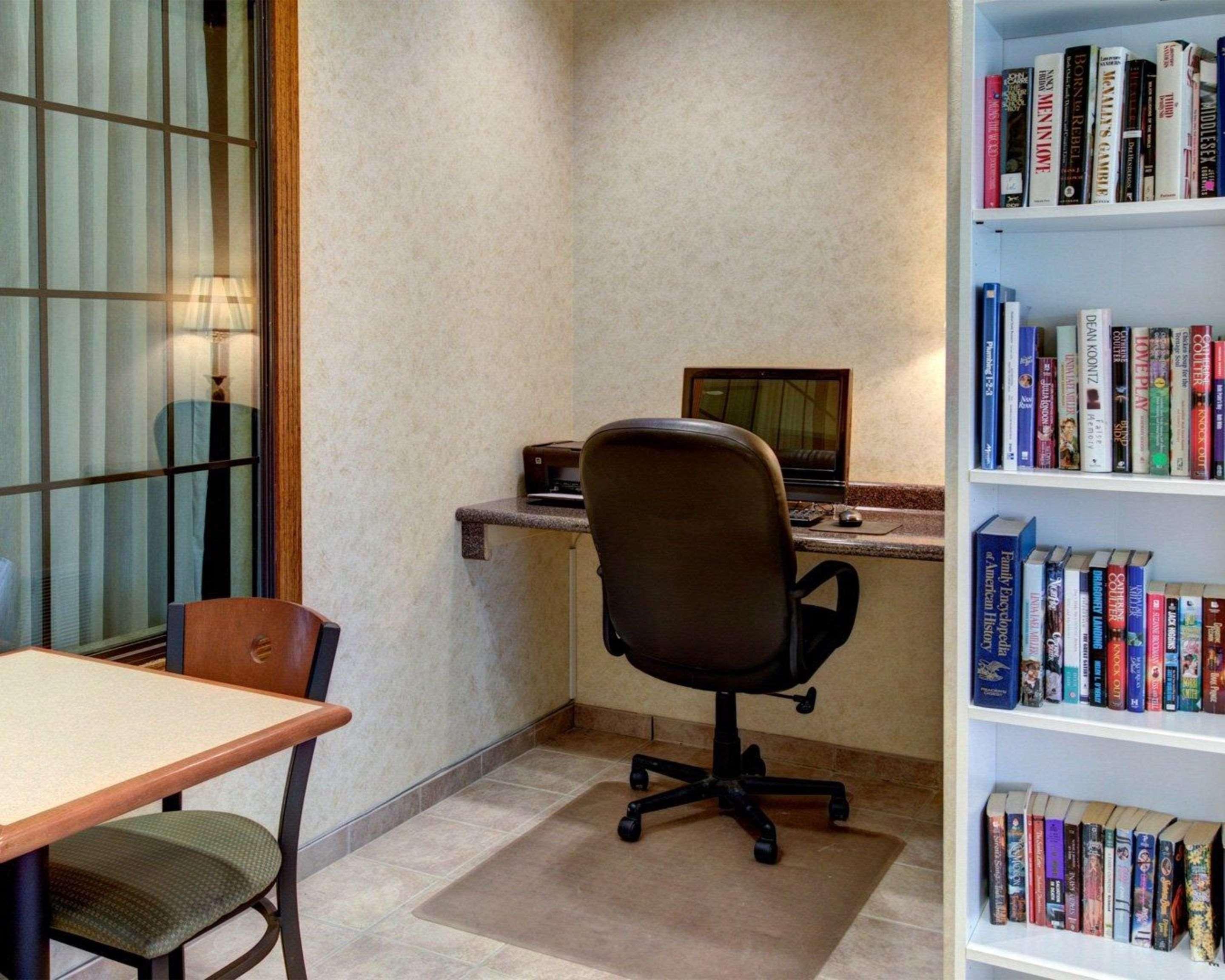 Quality Inn & Suites - גלן רוז מראה חיצוני תמונה